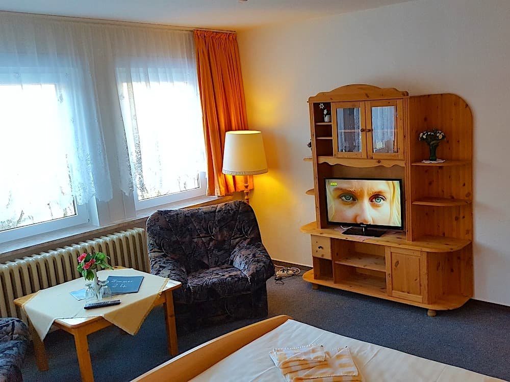 res large double room g 4.jpg